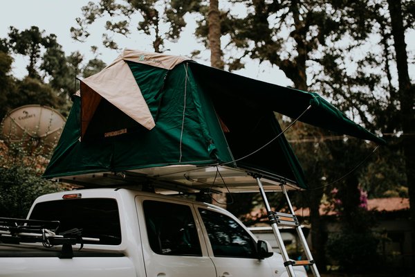 Explorer les sentiers de randonnée en Corse : un guide complet